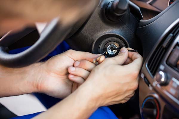 What Does a Car Locksmith Do?